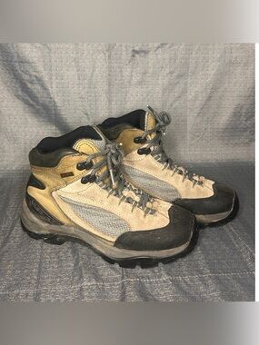 Vasque 7433 Trail Hiking Boots Women Size 6M, Vibram Sole, Gore-Tex Tan/Gray